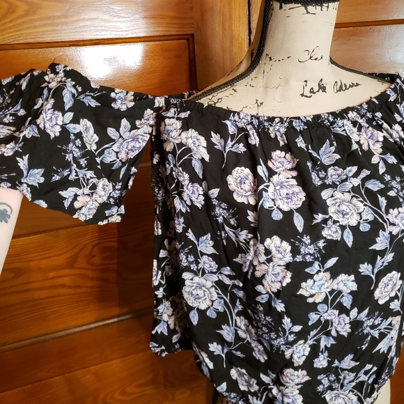 Floral Crop Top - Picture 4 of 6